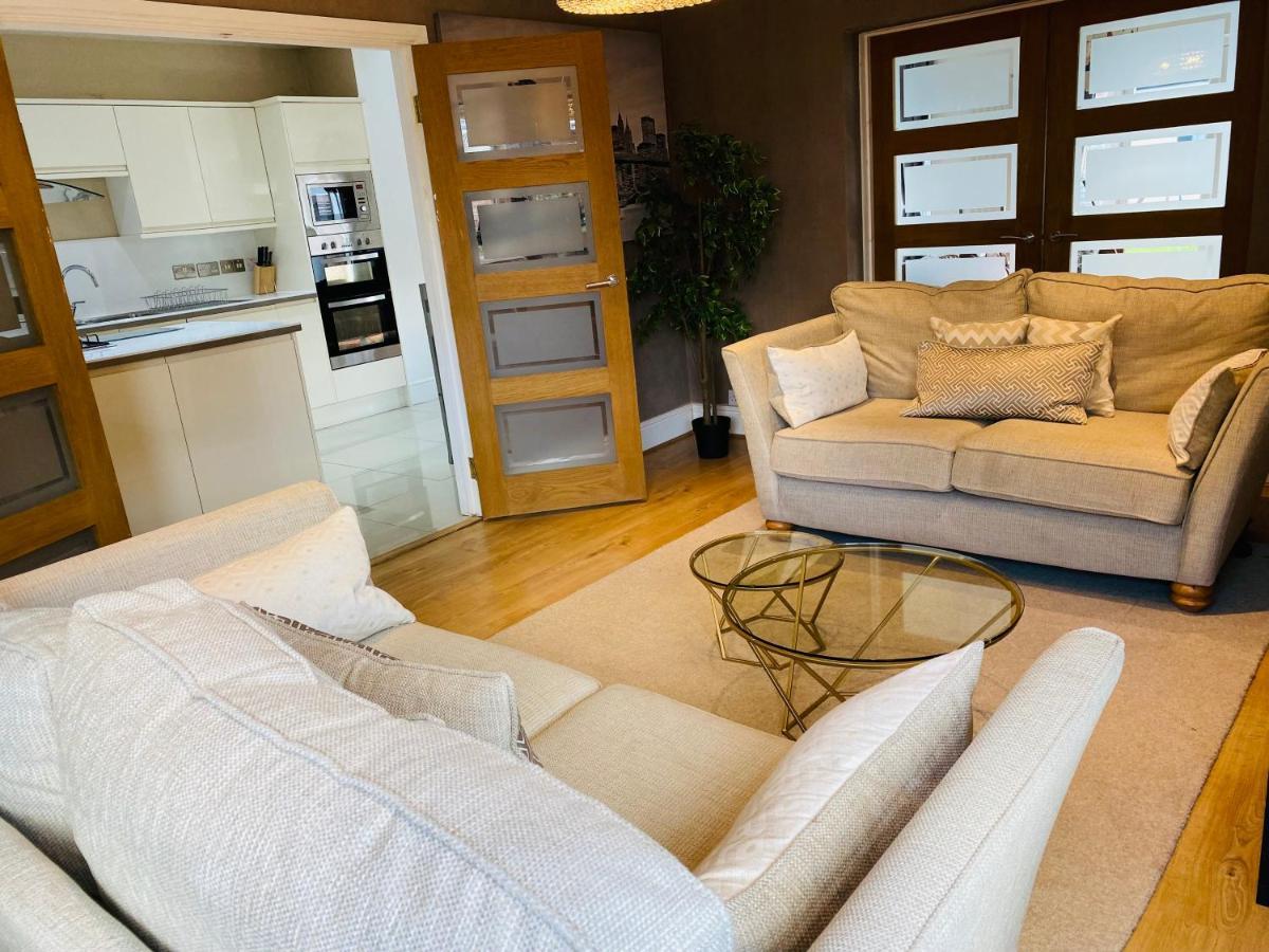 Villa Mayors House Ideal For Groups & Business Peterborough Exterior foto