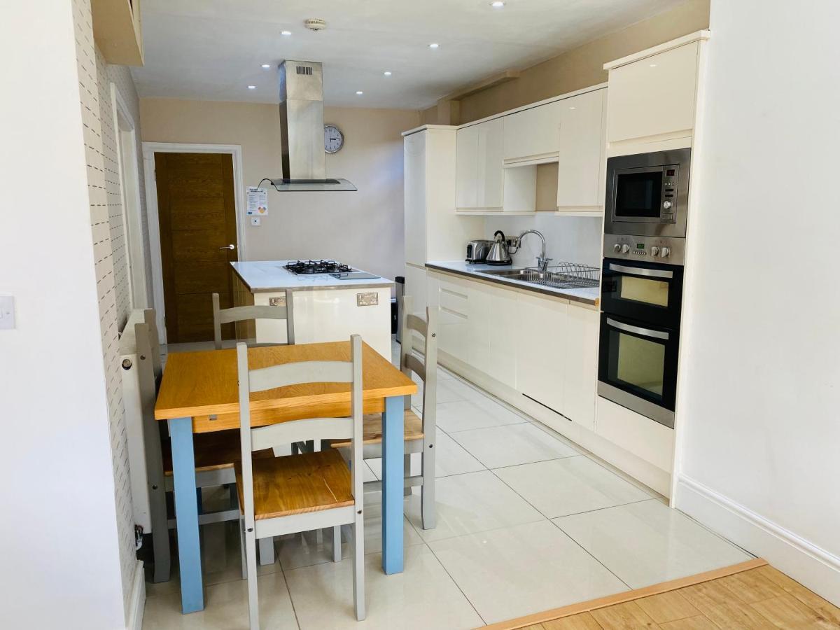Villa Mayors House Ideal For Groups & Business Peterborough Exterior foto